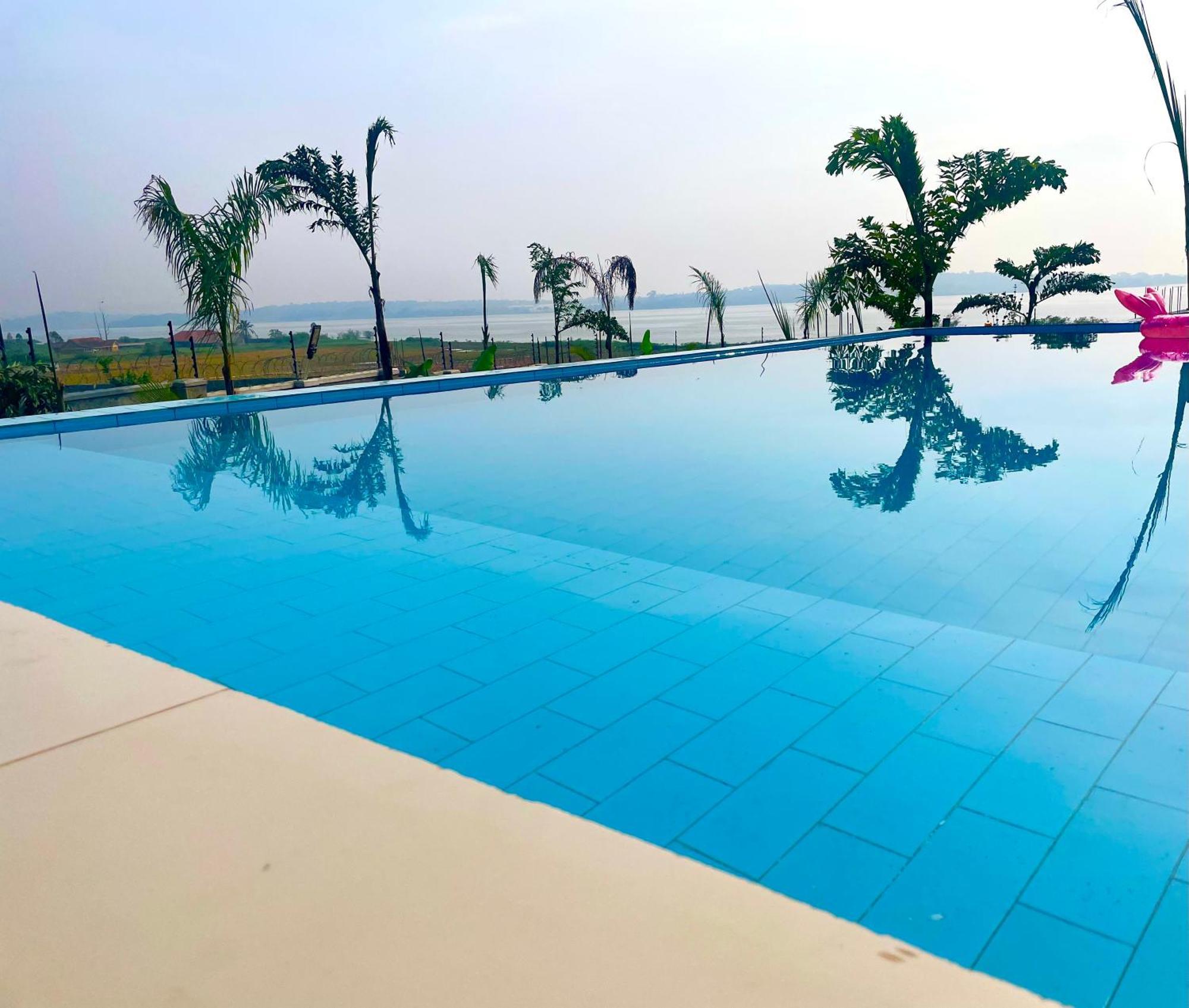Infinity Pool , Free Private Pool Airport Shuttle Apartment