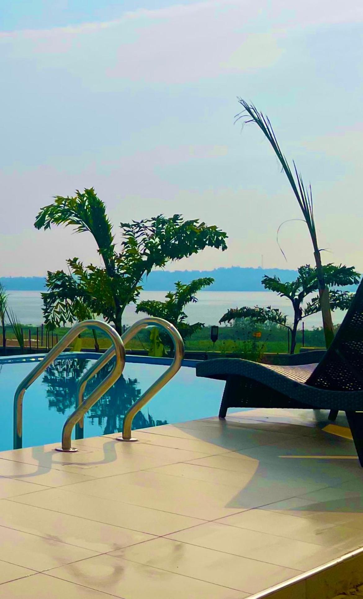 Infinity Pool , Free Private Pool Airport Shuttle Apartment