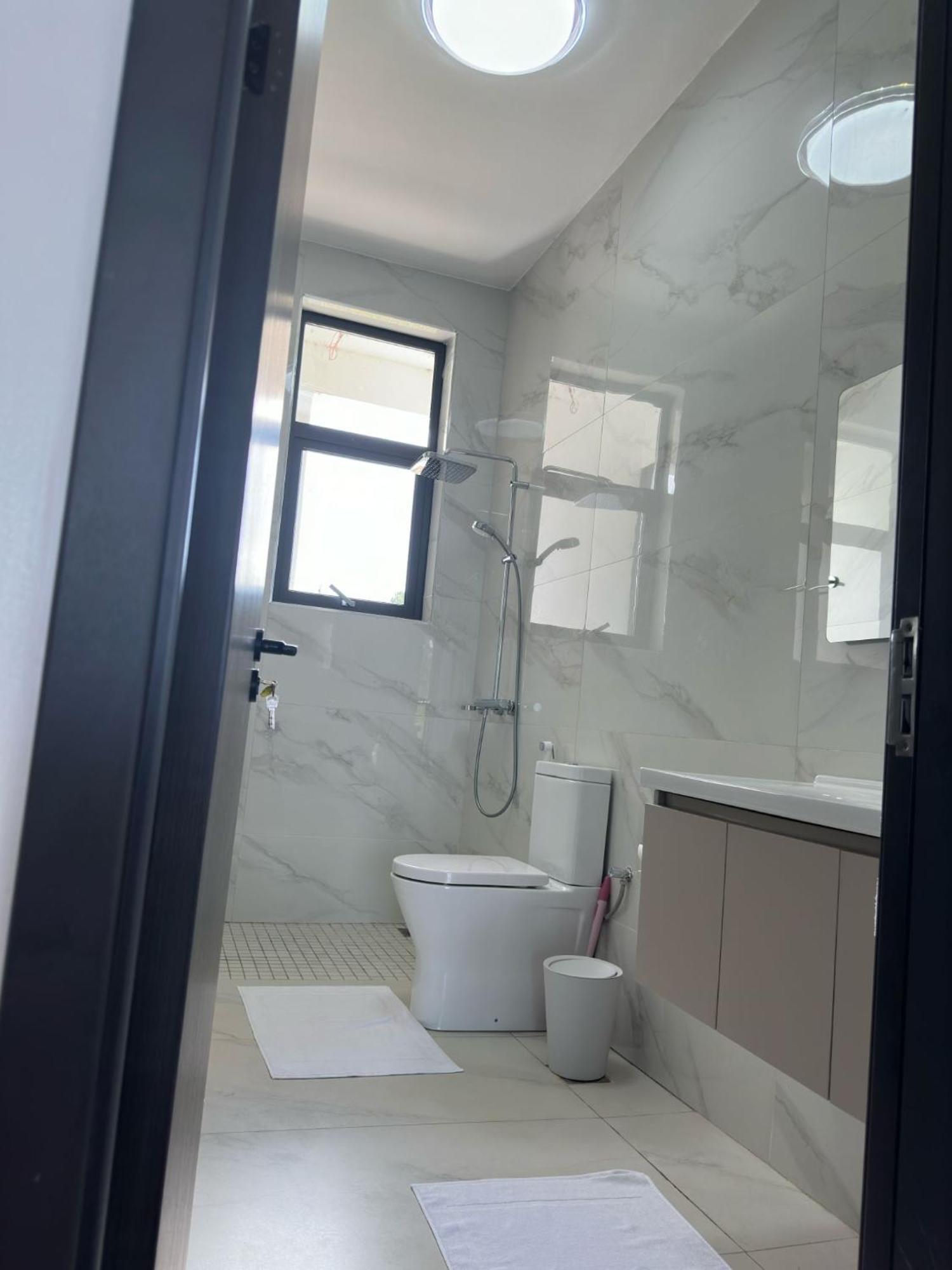 Apartment Infinity Pool , Free Private Pool Airport Shuttle Entebbe