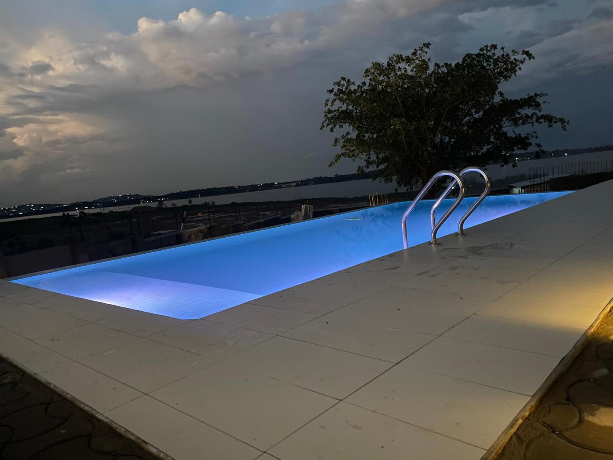 Infinity Pool , Free Private Pool Airport Shuttle