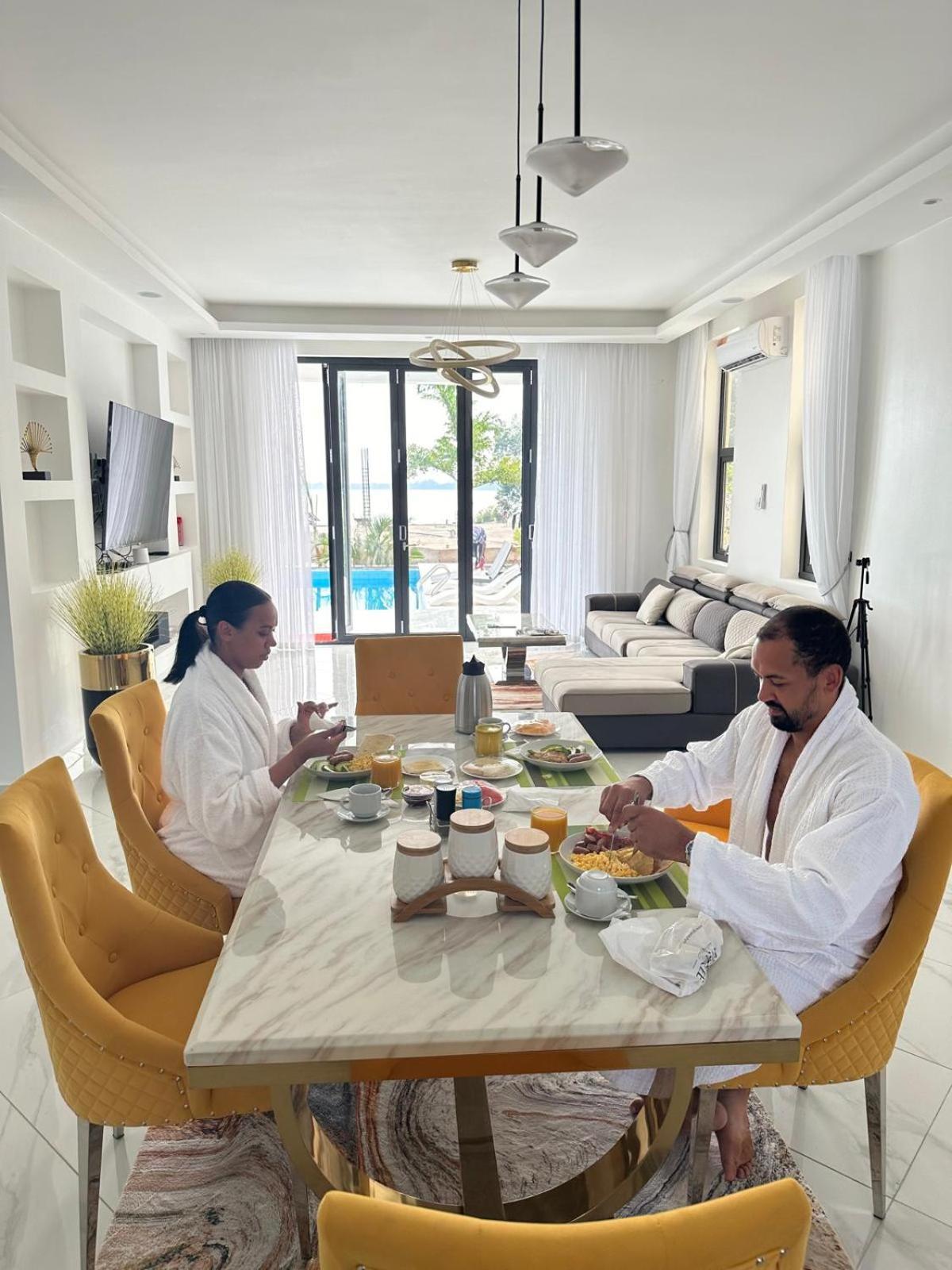 Infinity Pool , Free Private Pool Airport Shuttle *